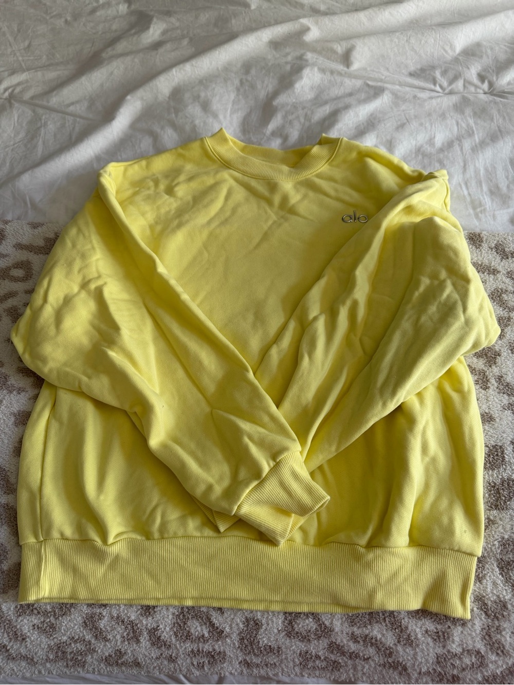 💛LIMITED EDITION ALO Yoga Crewneck Sweatshirt in Lemon Yellow💛